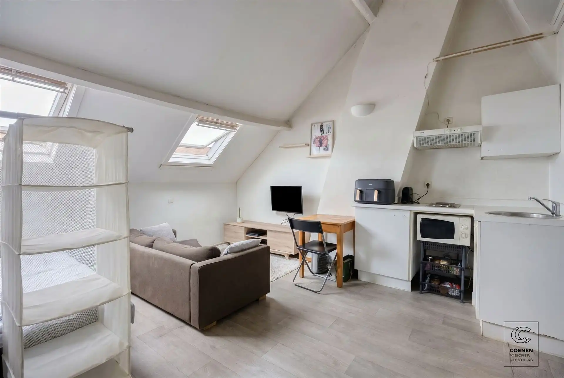 Ruime woning, momenteel ingericht als 4 studio's! foto 17