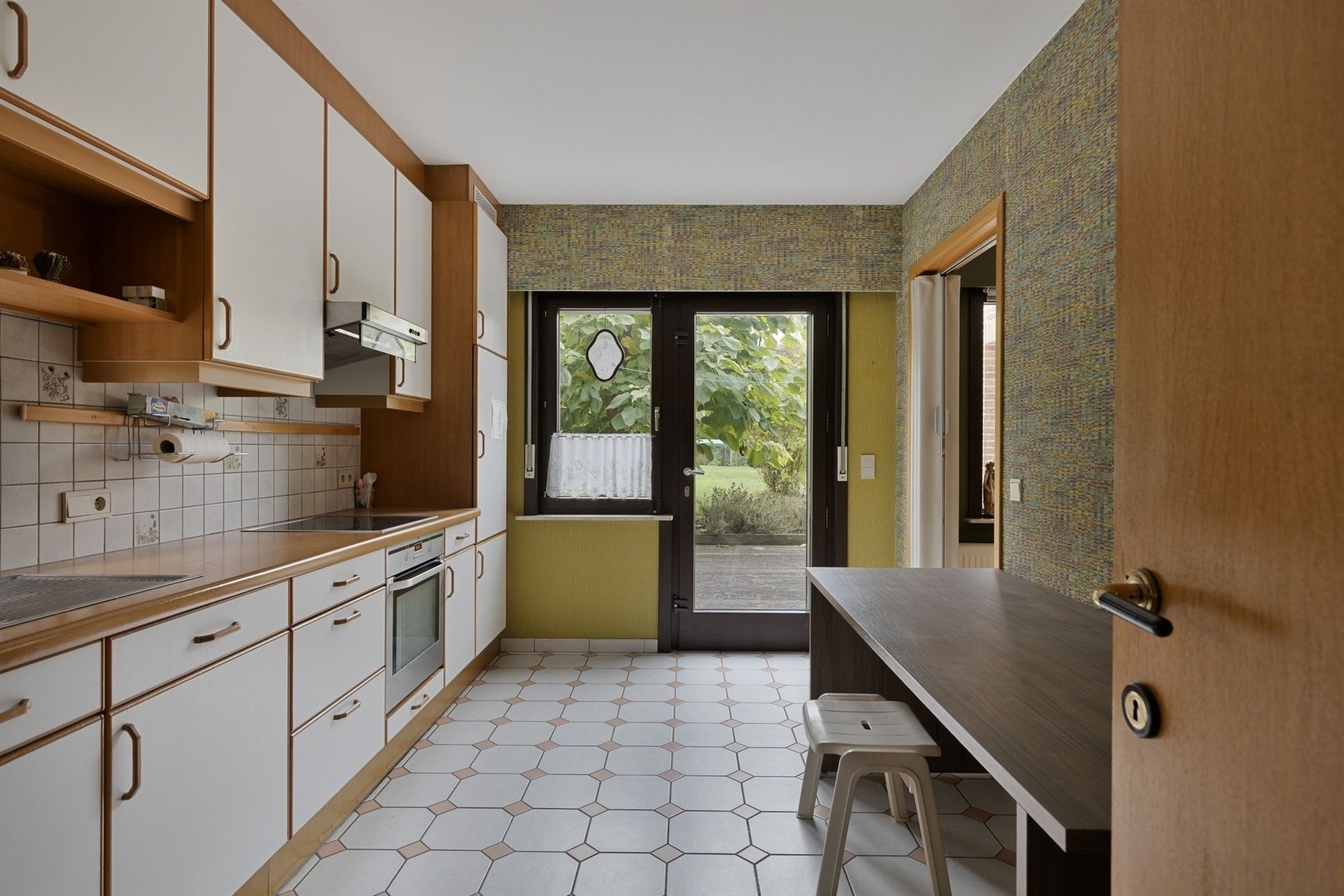 Ruime woning met 5 kamers en 2 badkamers foto 8
