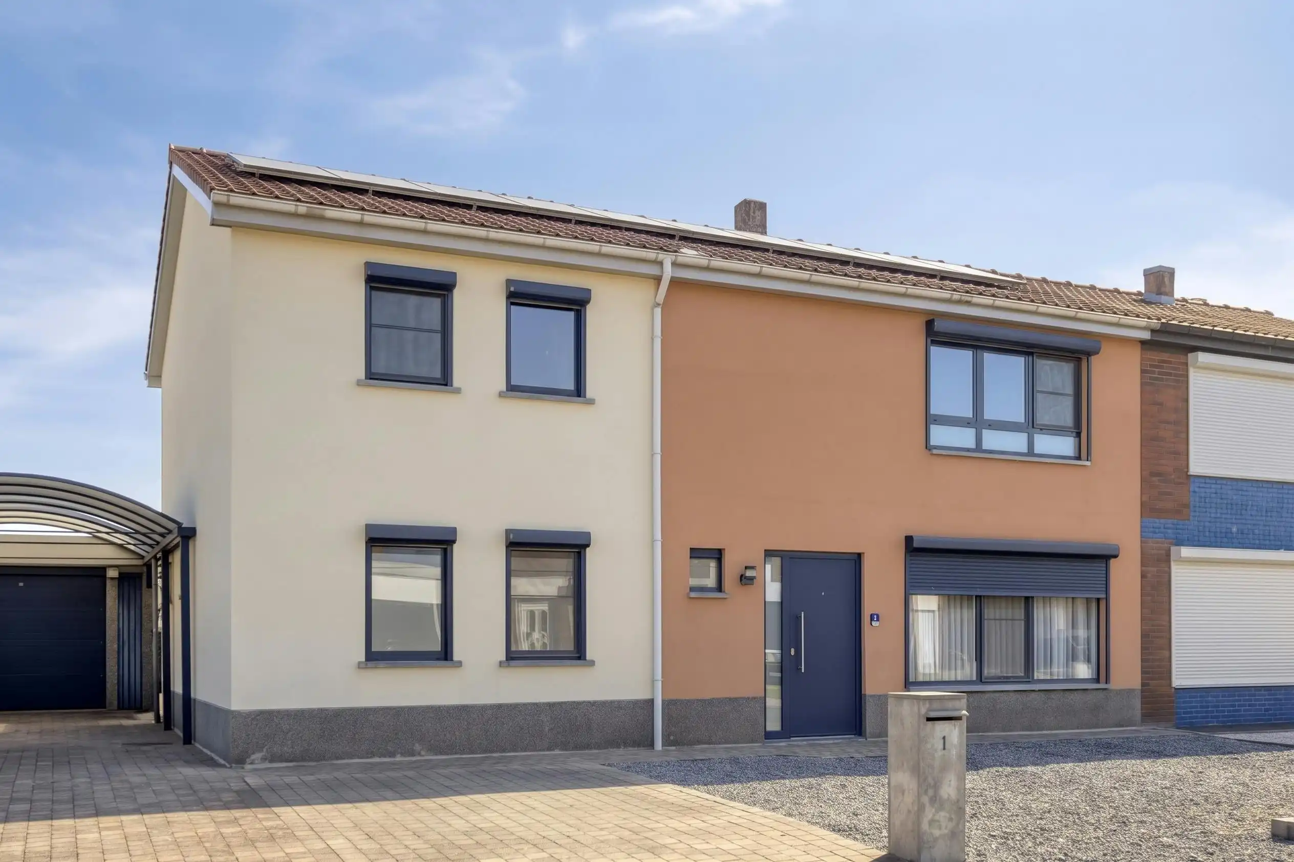 Instapklare gezinswoning met 5 slaapkamers en tuin te Diepenbeek foto {{pictureIndex}}