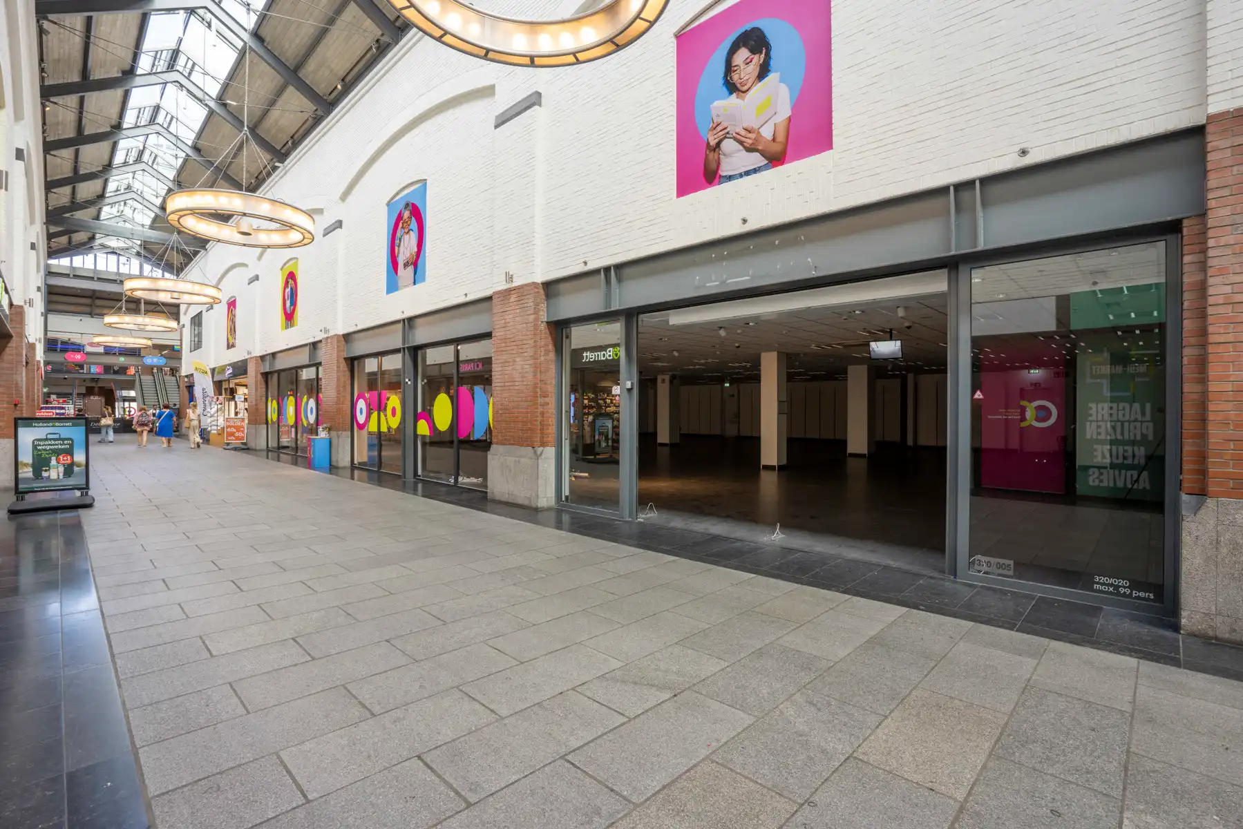 Commerciële toplocatie in Shopping Den Tir foto {{pictureIndex}}