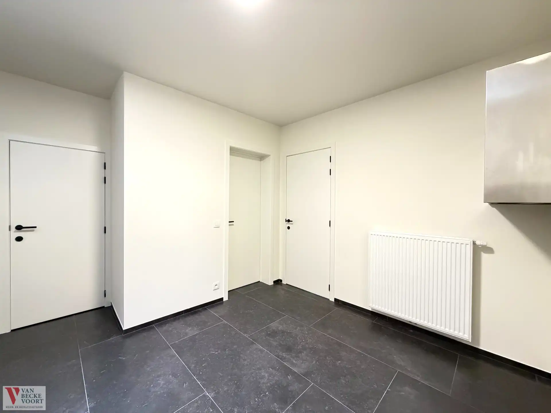 Handelsgelijkvloers 53 m² + kelder 58 m² foto 6