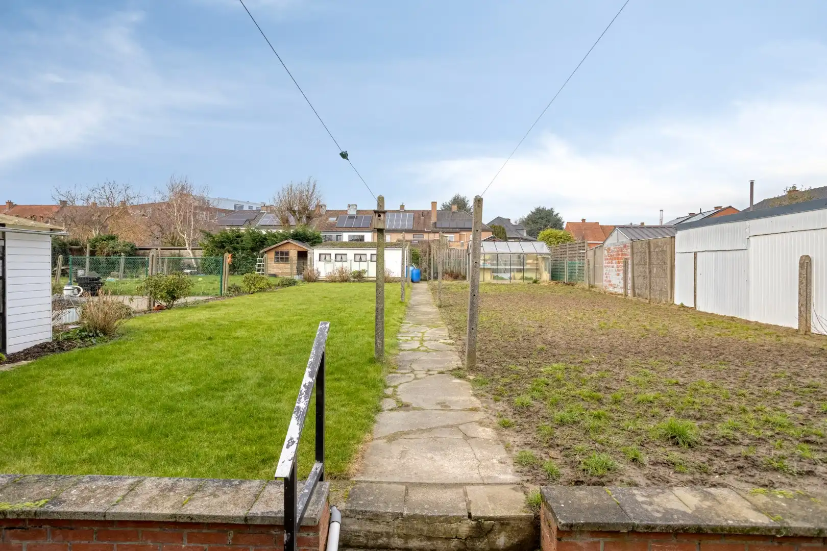 Te renoveren woning met 3 slaapkamers, garage en grote tuin! foto 7