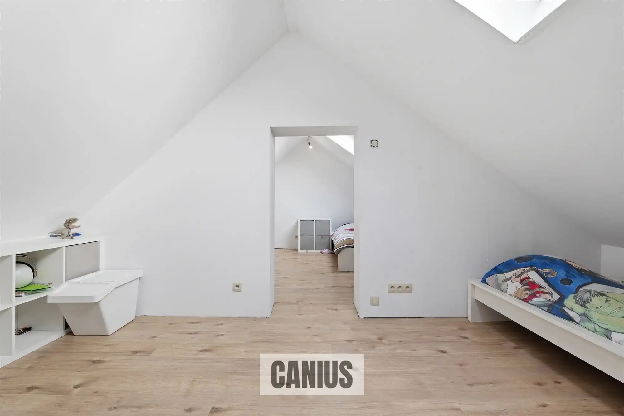 GERENOVEERDE OPEN BEBOUWING MET VIER SLAAPKAMERS foto 22