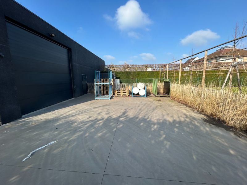 Prachtige recente woning met mooie tuin & magazijn van 420 m² foto 32