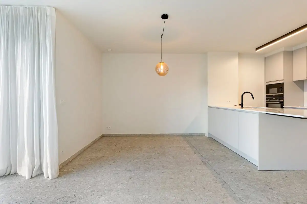  Recent één-slaapkamerappartement te koop in hartje Kortrijk foto 4