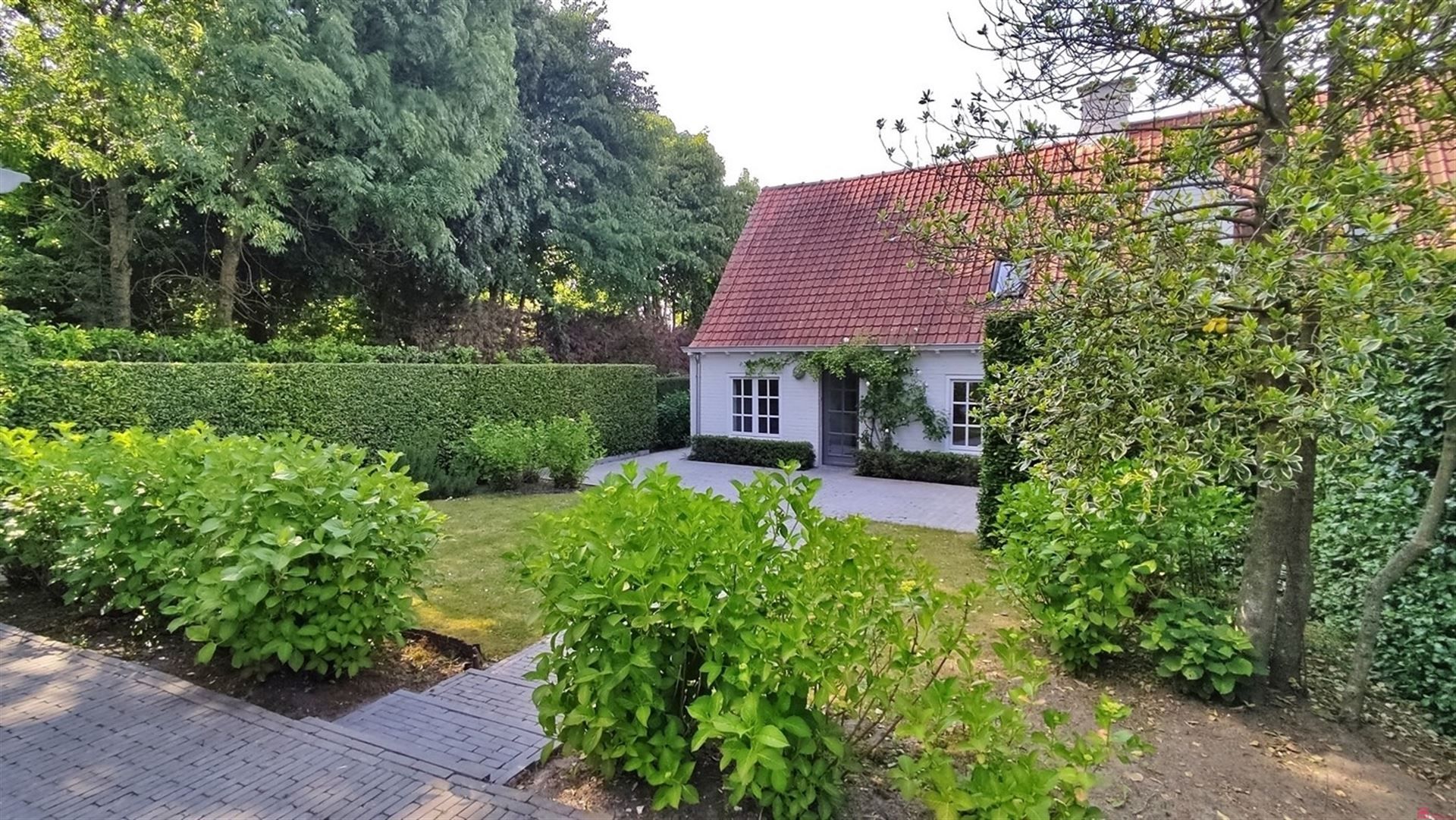 Charmante halfopen woning te Heule foto 5