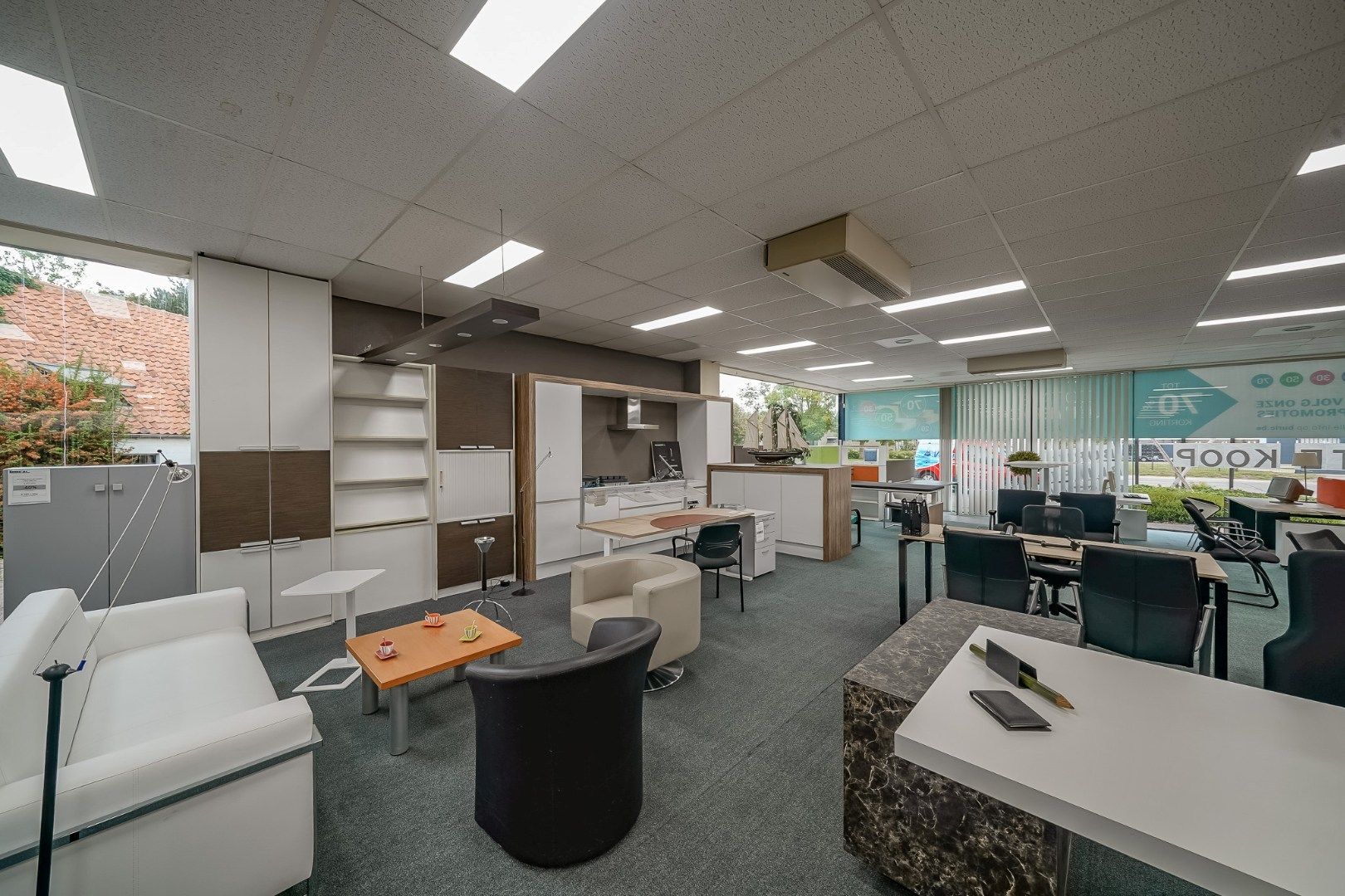 Winkelruimte met magazijn en woonst te Oostende foto 10