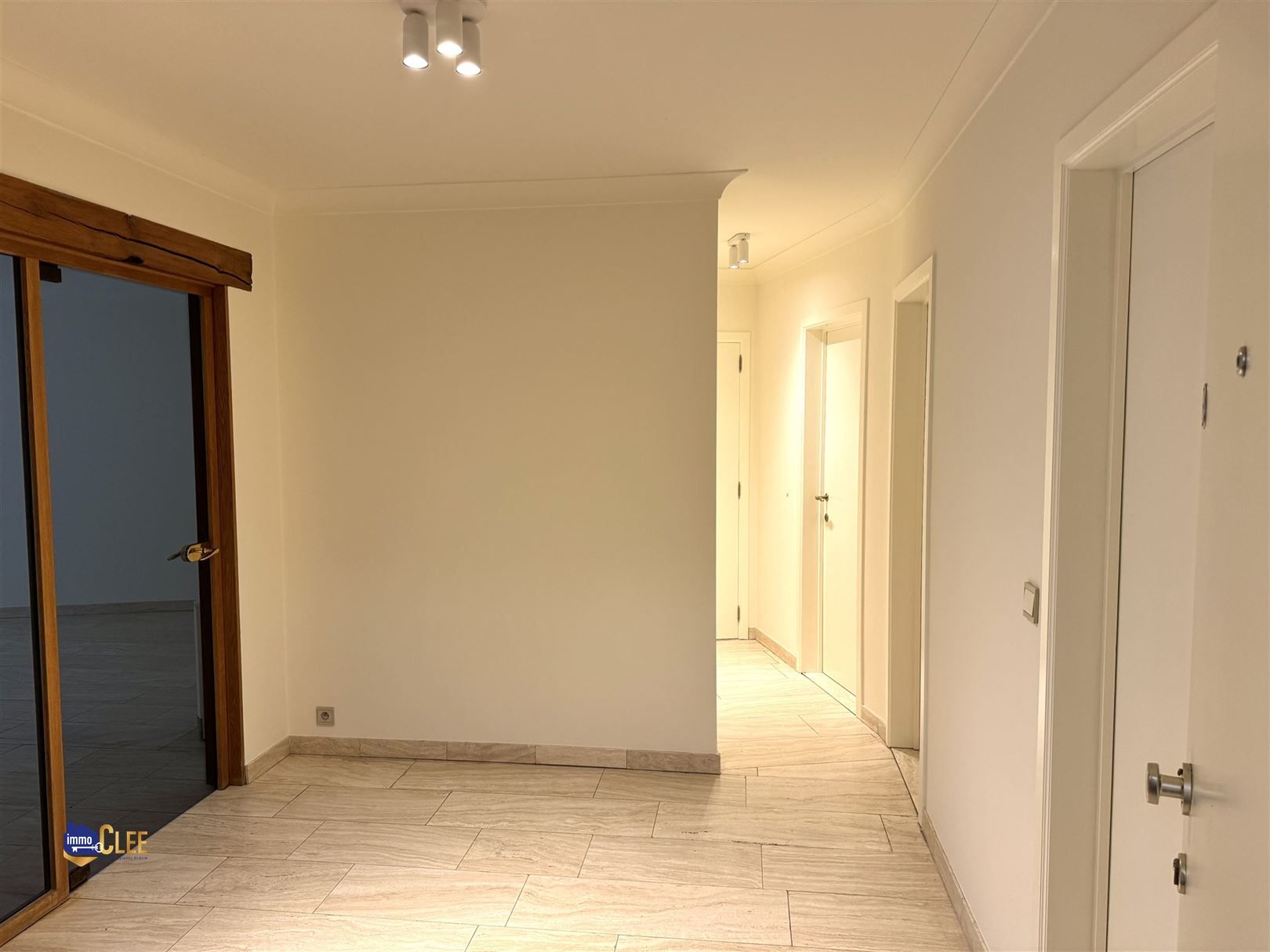 Ruim gerenoveerd appartement op het Sint-Martenplein foto 2