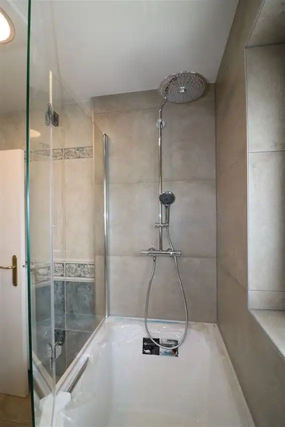 Appartement met 2 slpk., grote garage en terras, rustige ligging foto 31