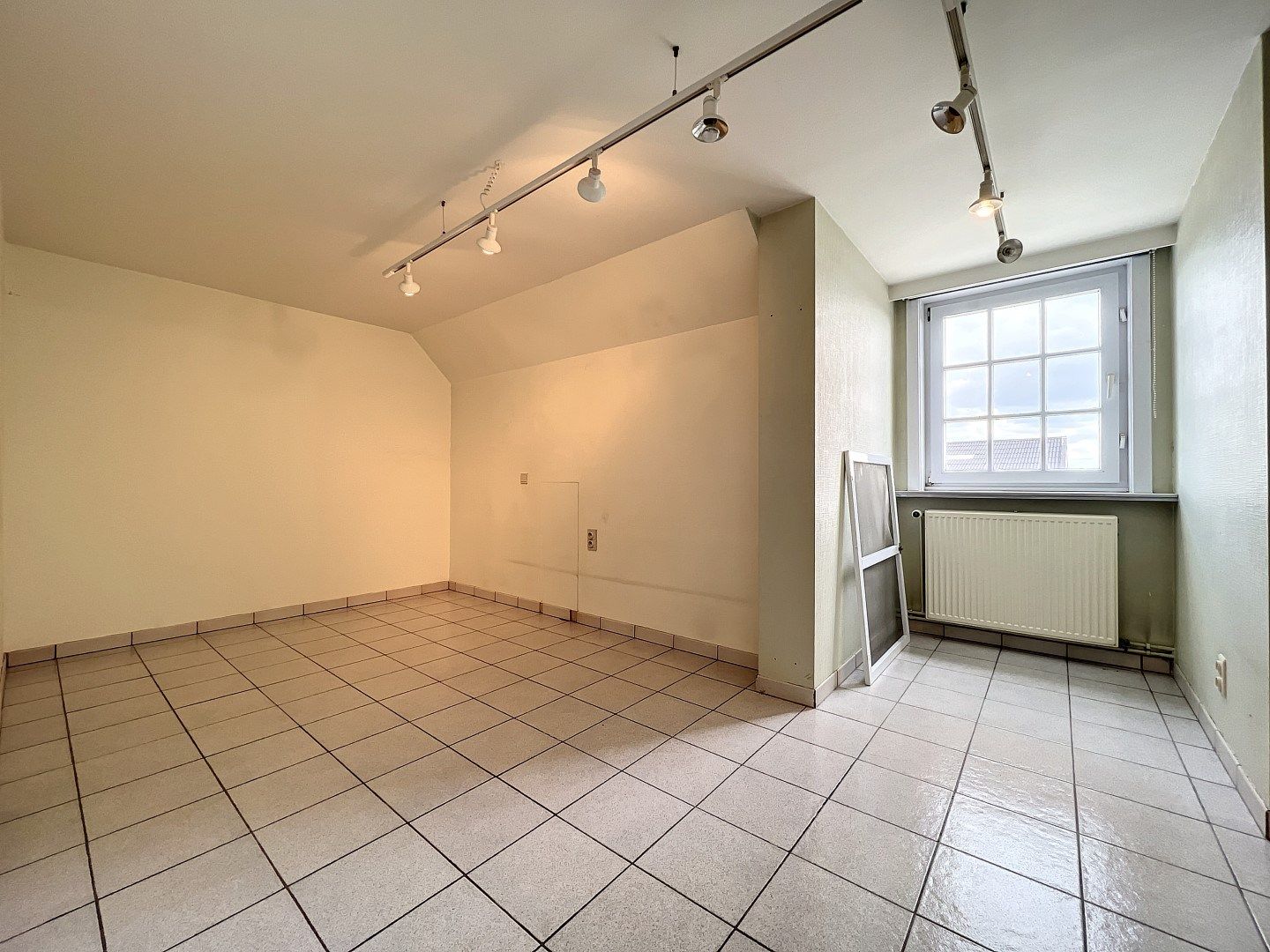 Ruime, alleenstaande woning met grote tuin te Staden foto 14