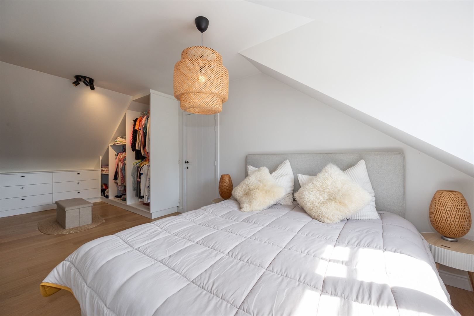 Stijlvolle woning met zwembad op zuidwest perceel.  foto 13