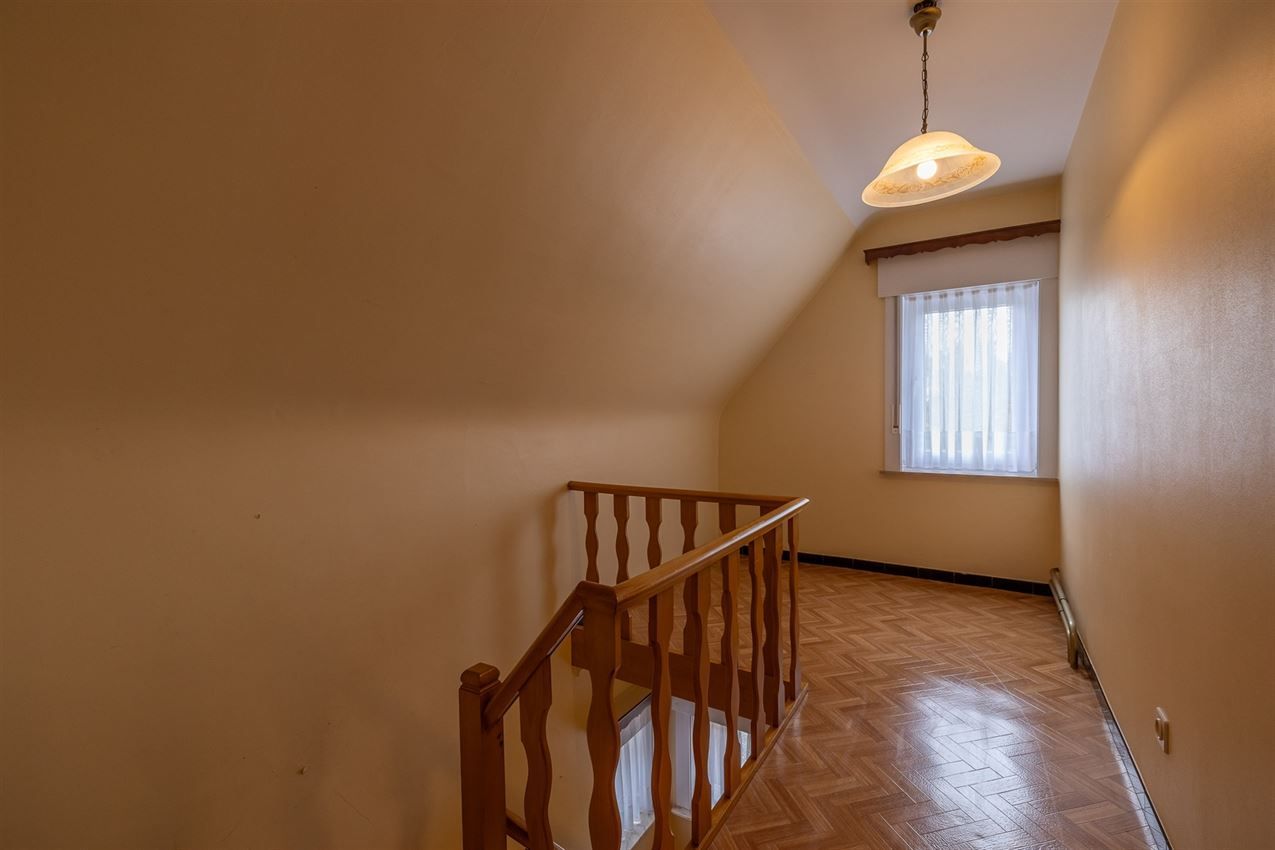 Temidden van agrarisch gebied, grenzend aan bos foto 20