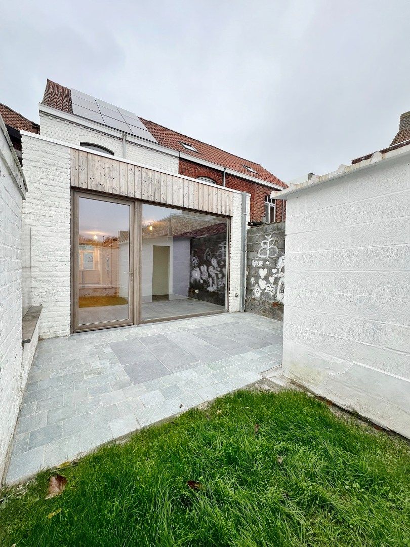 Vernieuwde energiezuinige rijwoning met zonnige stadstuin op centrale ligging.  foto 17