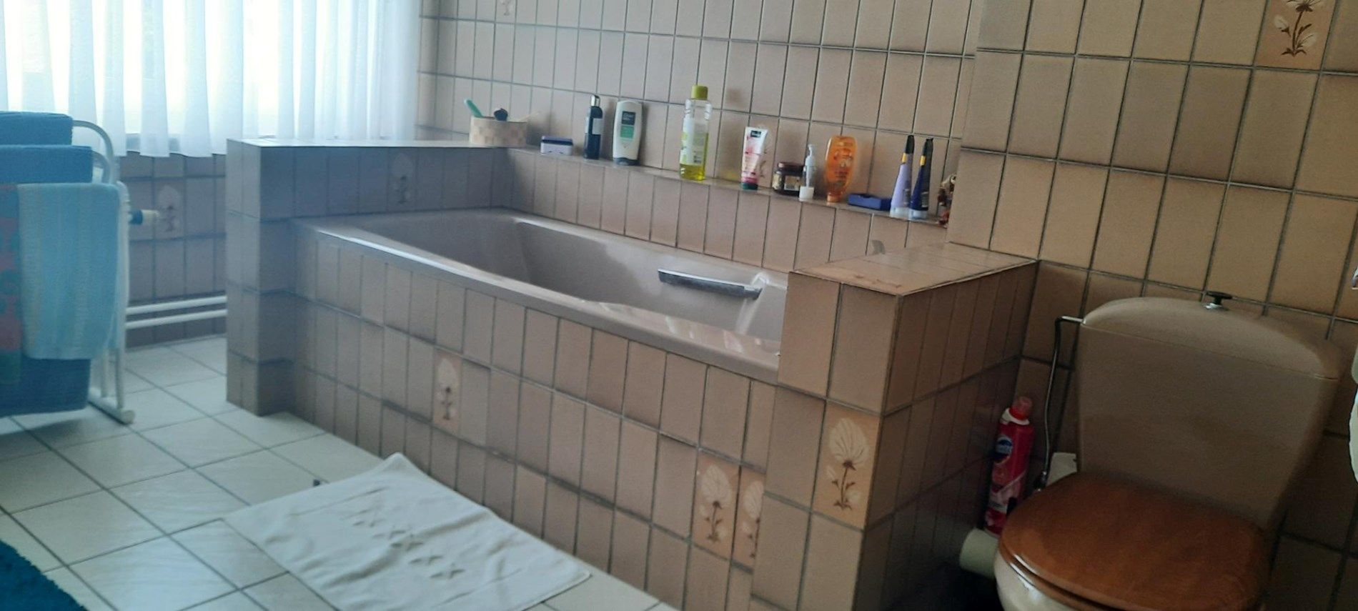 Halfopen woning met 3 slaapkamers, tuin en garage te Neeroeteren.  foto 9