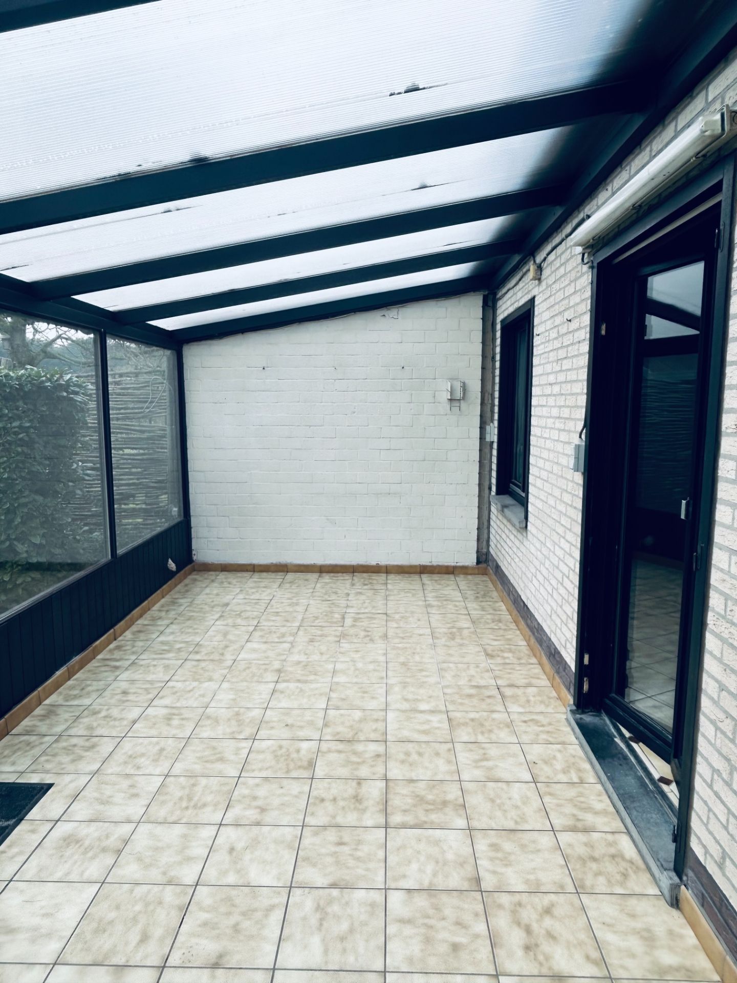 Gelijkvloerse woning met 2 slaapkamers, garage en tuin foto 4