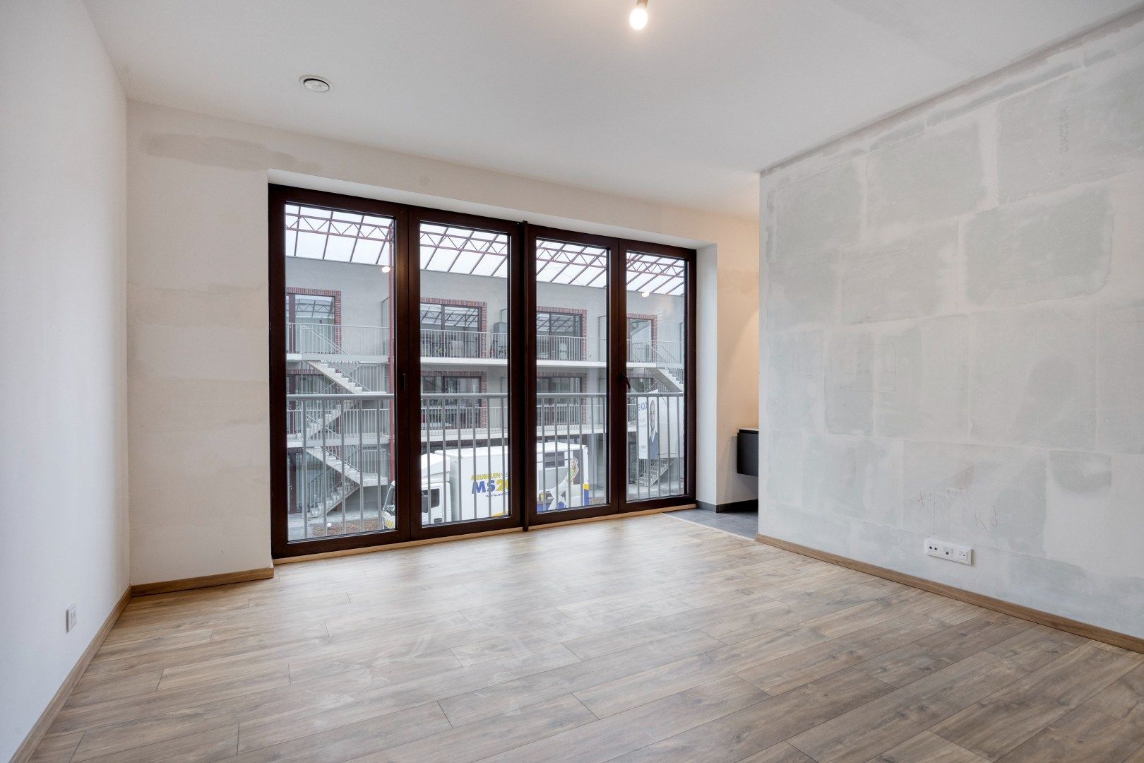 Verkoop onder registratierechten! Nieuwbouwwoning met 3 slaapkamers, 3 badkamers, tuin, terras en autostaanplaats in Tienen – EPC 27 kWh/m² - bewoonbare opp. 17 foto 18