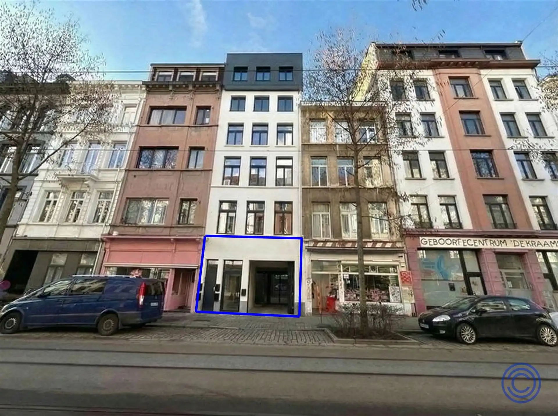 Handelspand ca. 90m² met terras aan Marnixplaats foto {{pictureIndex}}