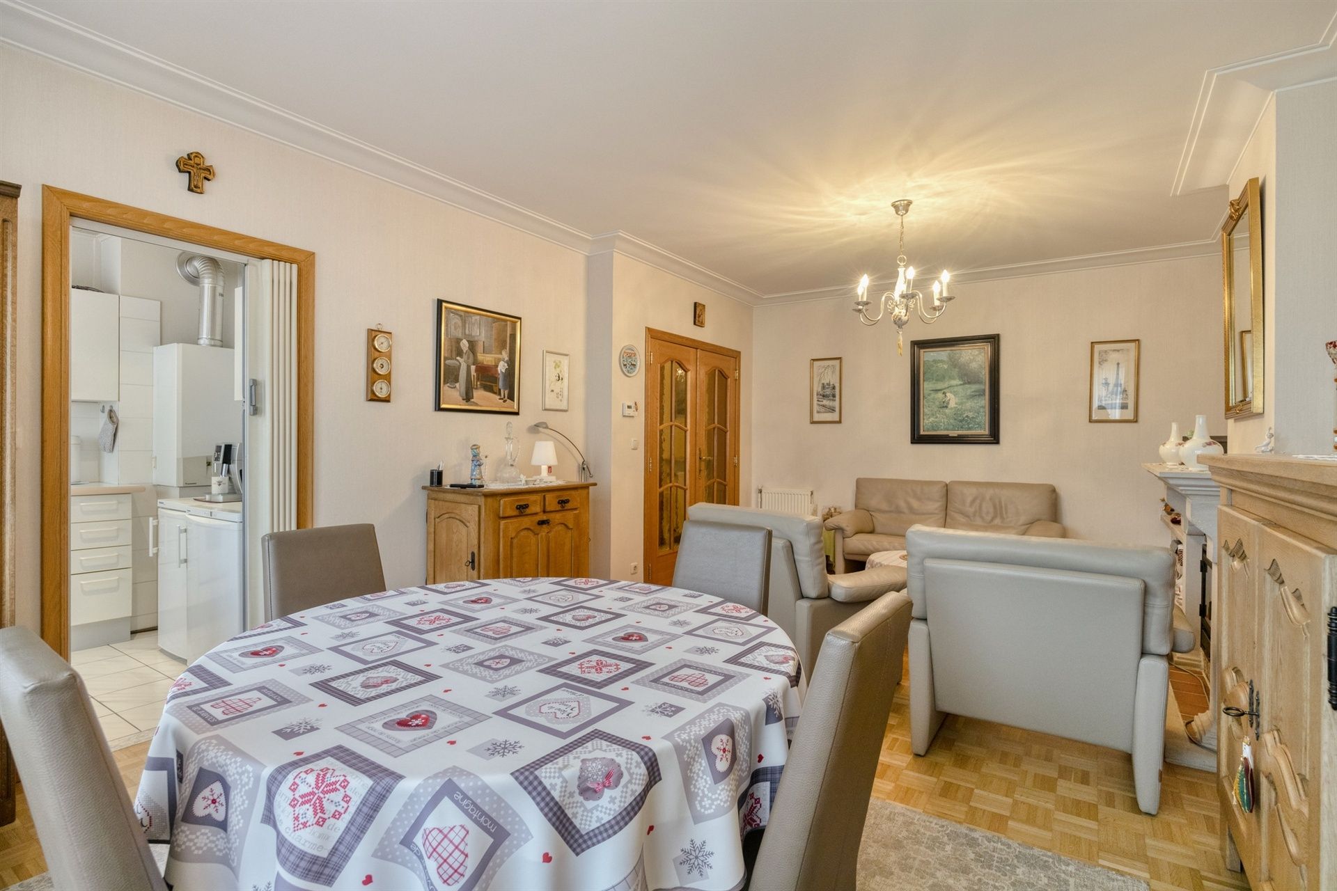 Welonderhouden appartement met dubbel diepe garage! foto 5