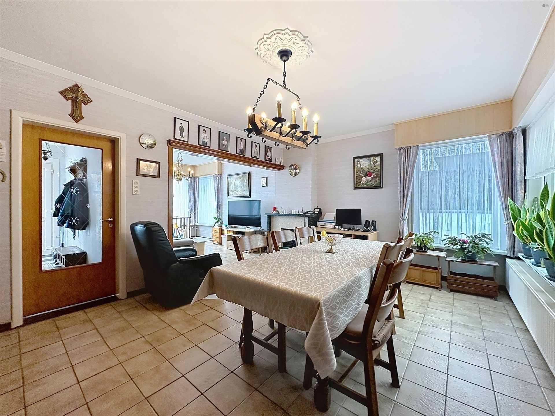 Prachtige open bebouwing met 4 slaapkamers en garage op perceel van 946m² foto 6