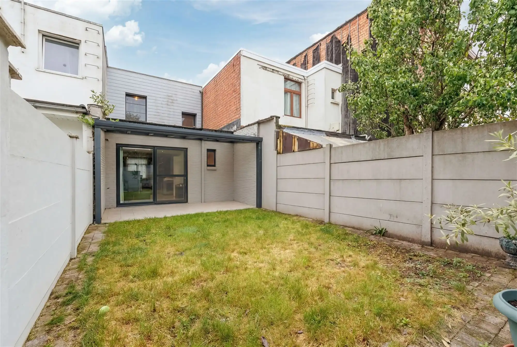 Instapklare woning met 2 slaapkamers en tuin foto 2
