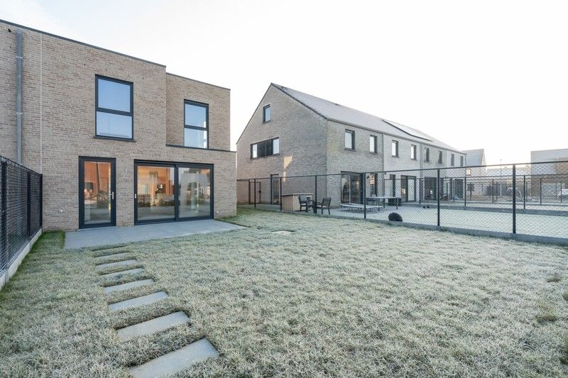 Instapklare nieuwbouwwoning met zonnige tuin te Roeselare foto 3