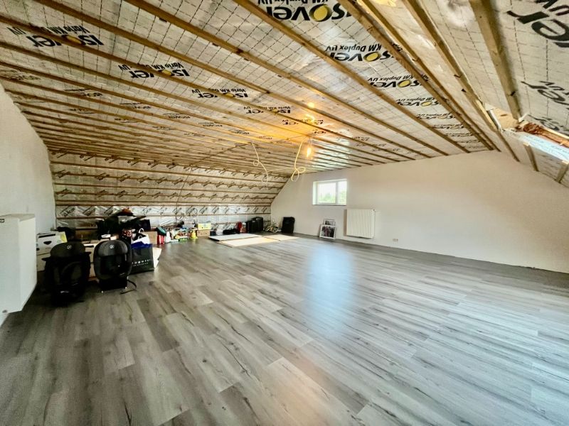 RECENTE WONING MET DRIE SLAAPKAMERS - ZONOVERGOTEN TUIN EN GARAGE foto 13