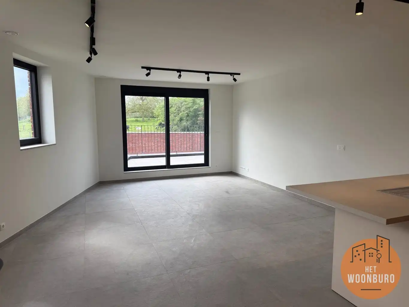 Nieuwbouw appartement met 2 slpks, terras en autostaanplaats foto 5