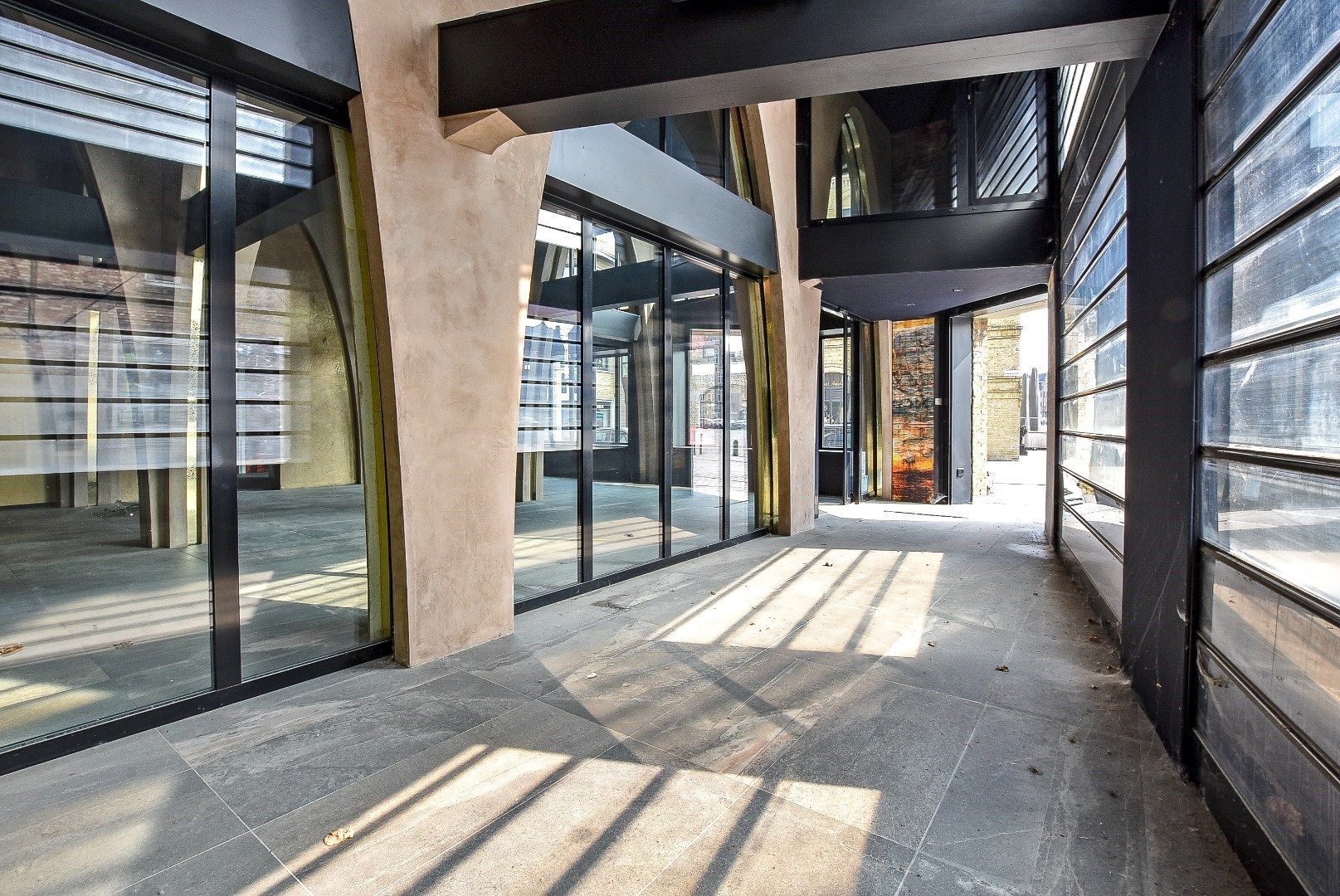 Klassevolle handelszaak op commerciële toplocatie te Diksmuide! foto 7