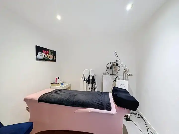Ruim handelspand met wellness, tuin en tal van mogelijkheden op 1.360 m² grond foto 10