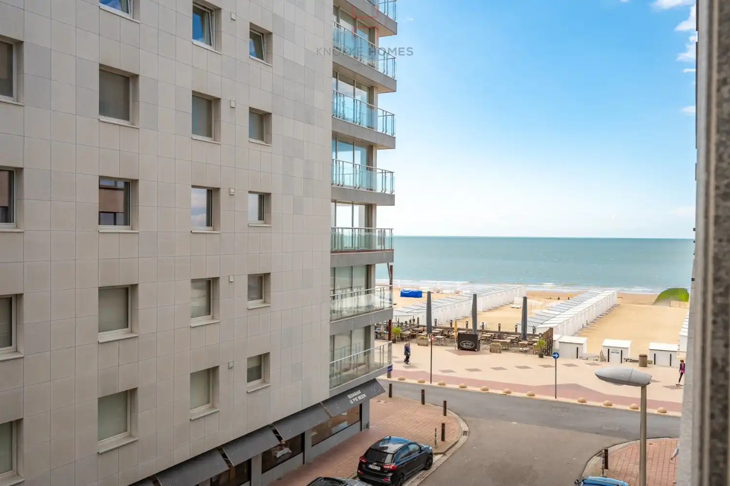 Charmant, ruim 1-kamerappartement met zijdelings zeezicht foto 14