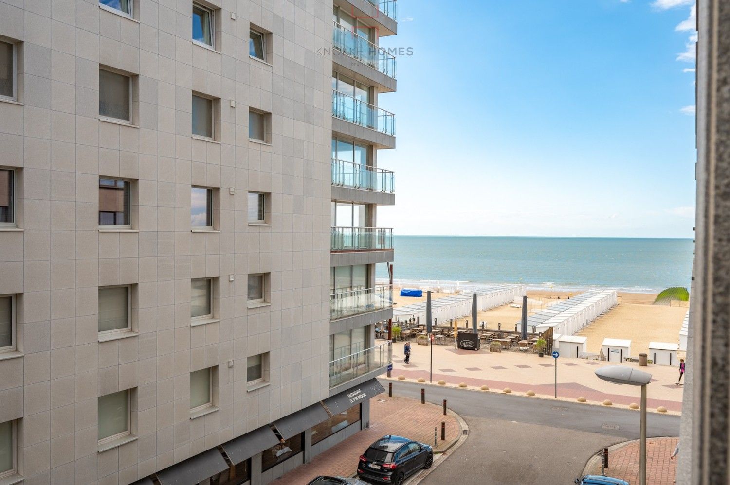 Charmant, ruim 1-kamerappartement met zijdelings zeezicht foto 14