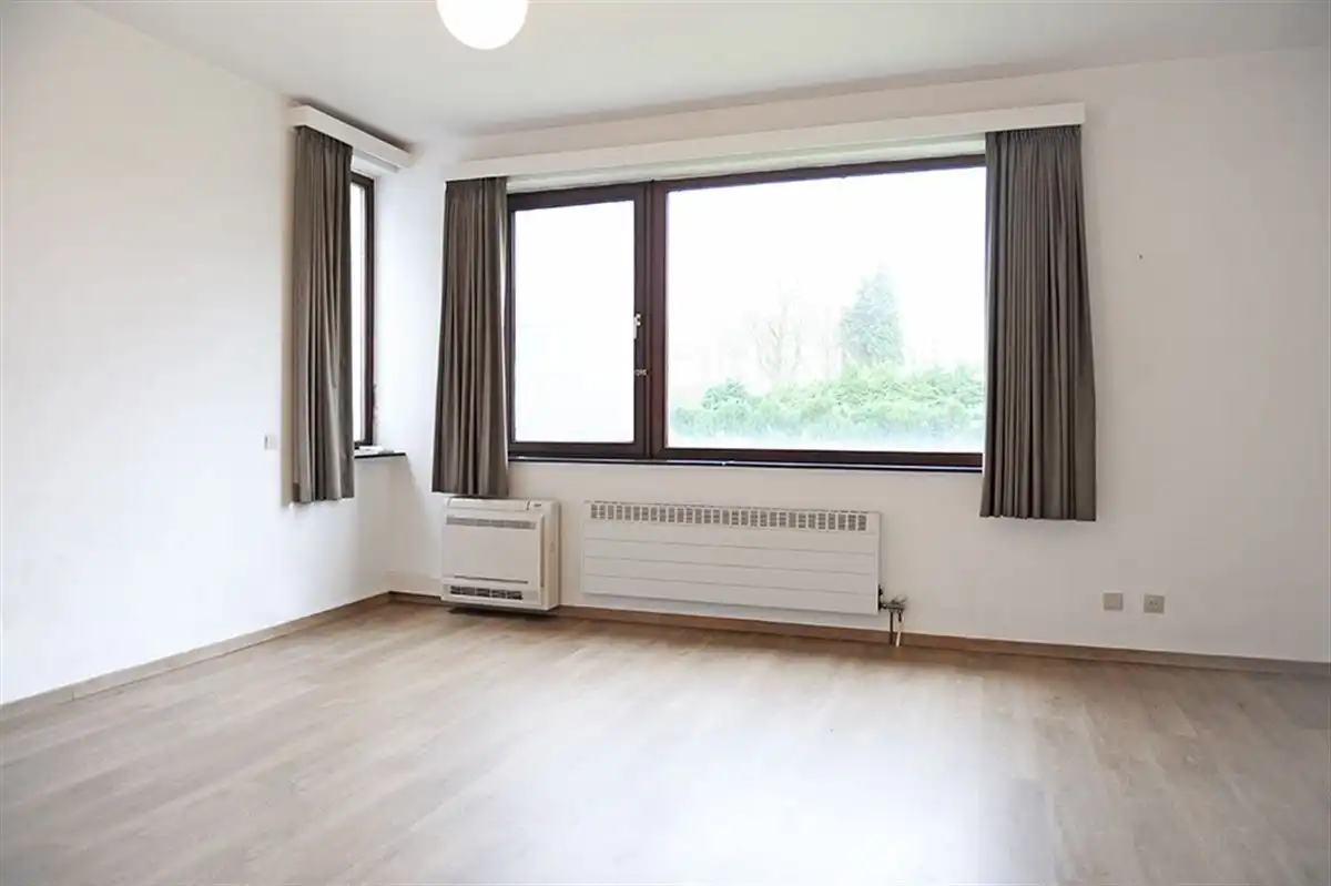 Op te frissen villa op toplocatie foto 24