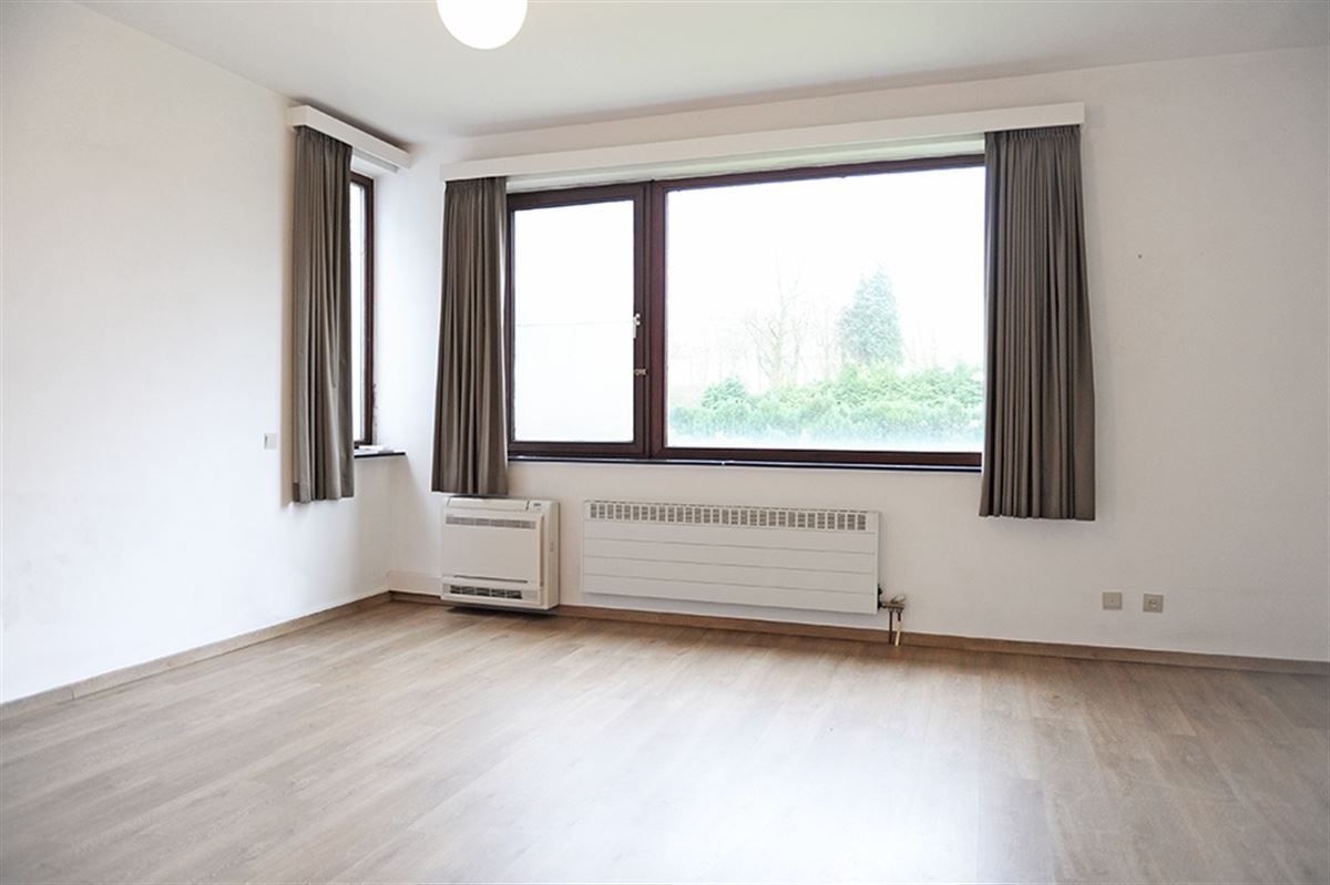 Op te frissen villa op toplocatie foto 24