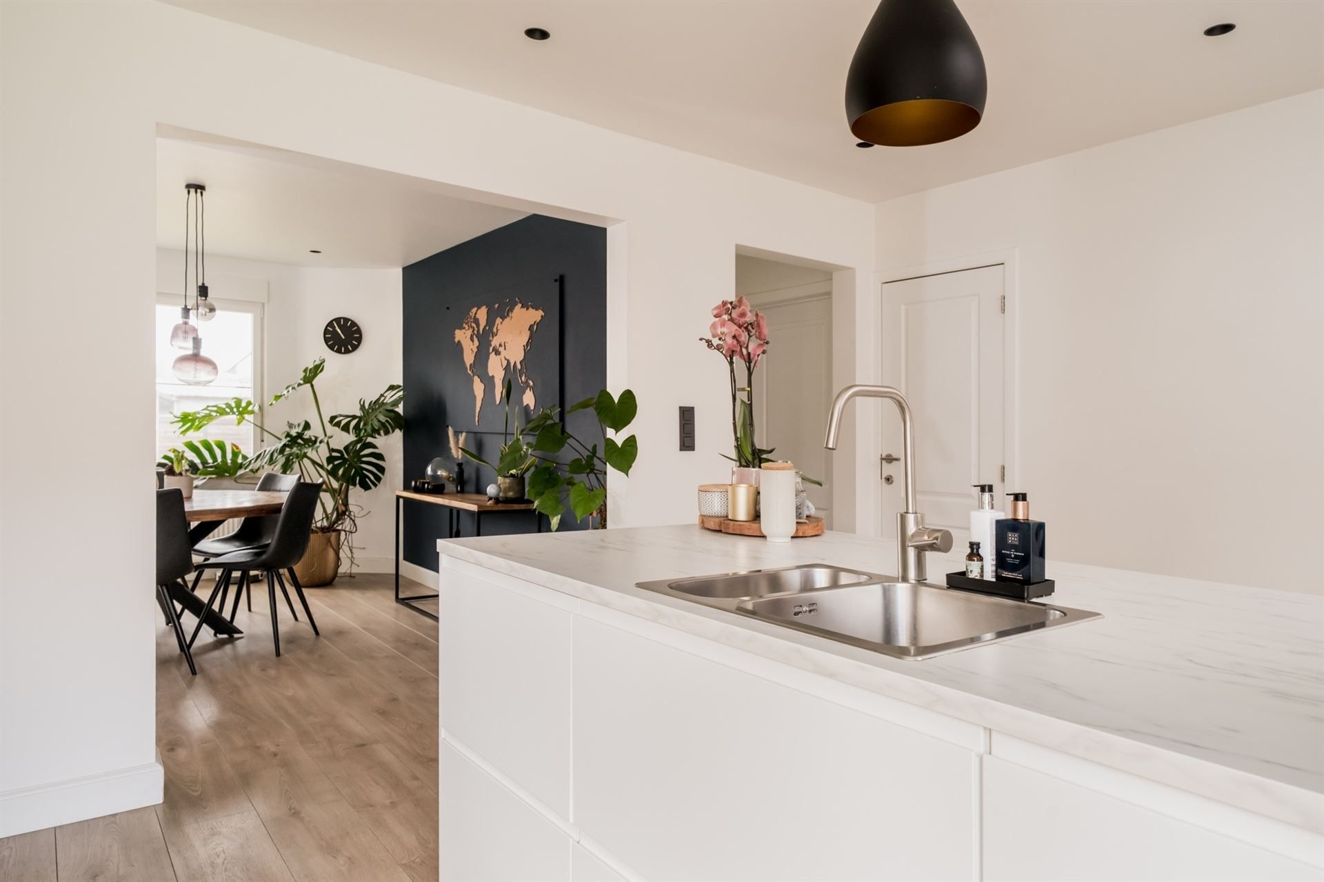 Gezellige woning met open keuken en tuin top ligging!  foto 9