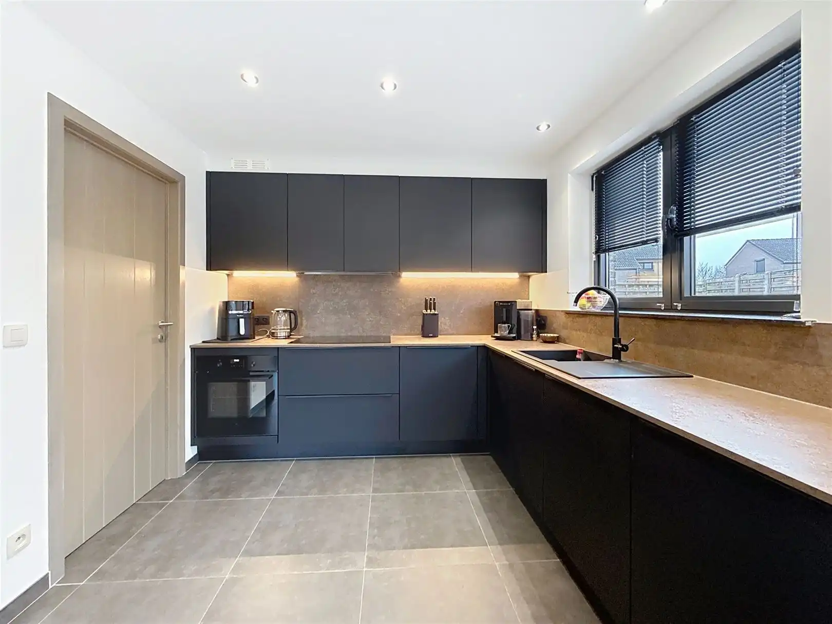 Instapklare open bebouwing, garage, 3 slpks en tuin, 4a 63ca foto 11