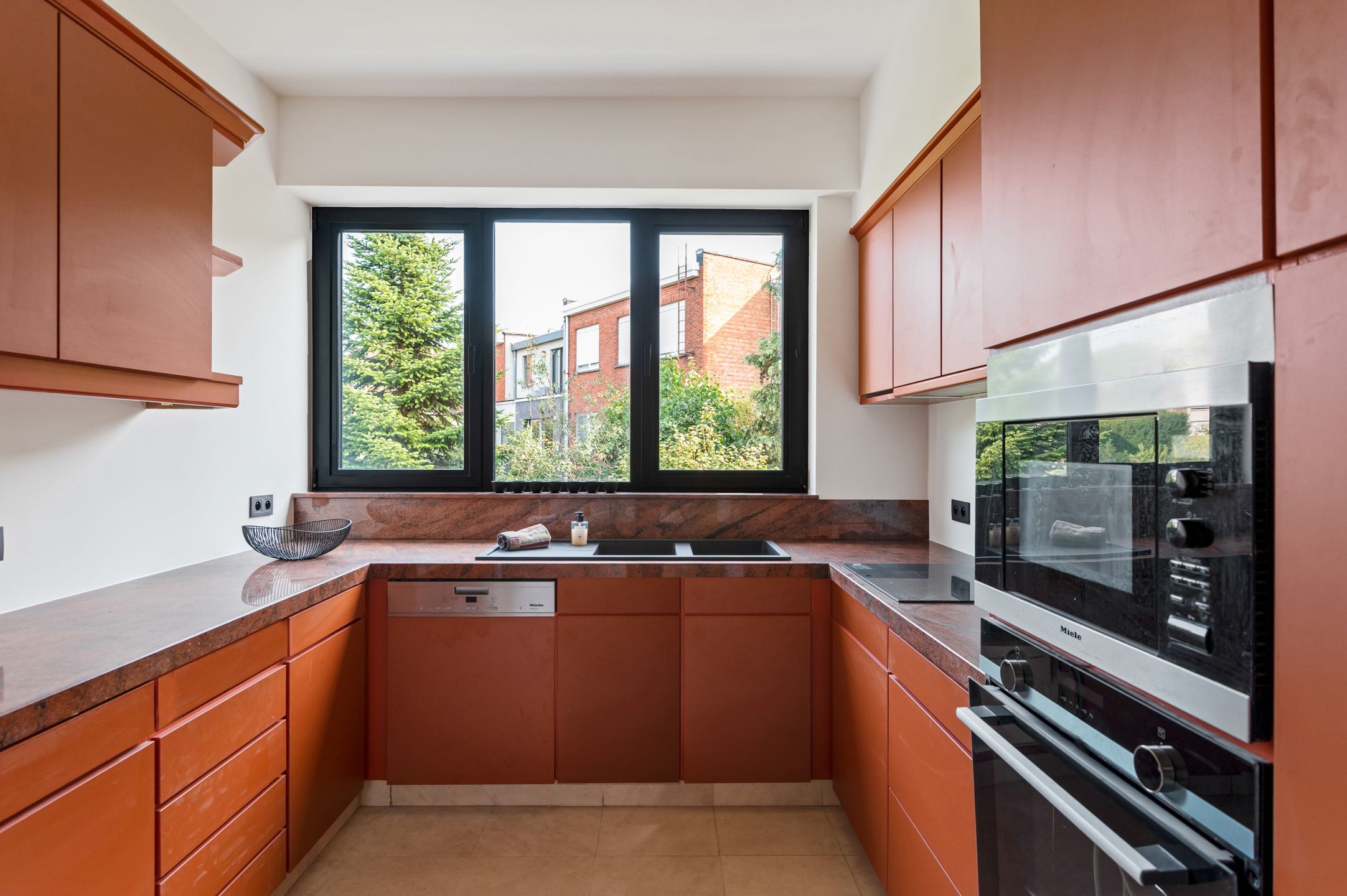 Prachtig gerenoveerde woning (3 slk.) op de Oosterveldwijk foto 5