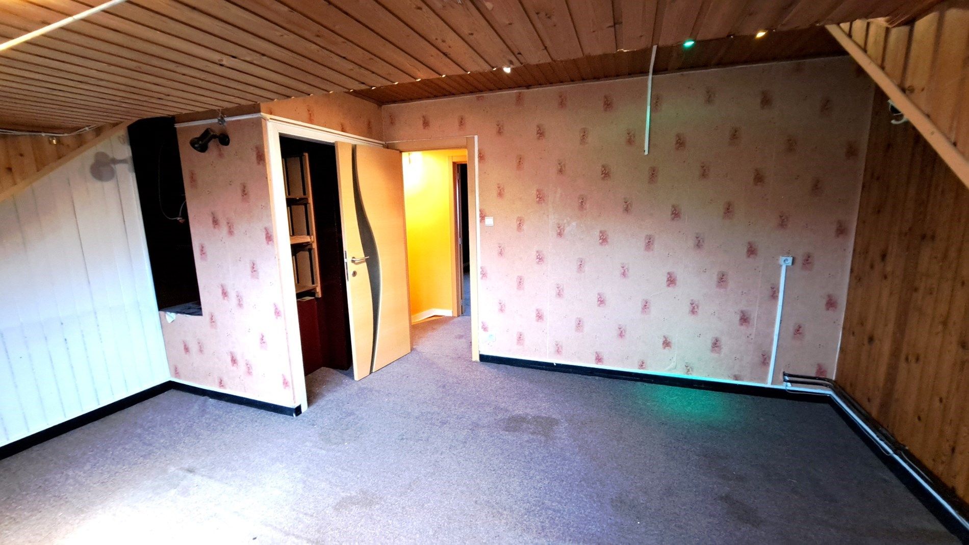 Gezinswoning met 4 slaapkamers, speelkamer en garage foto 22