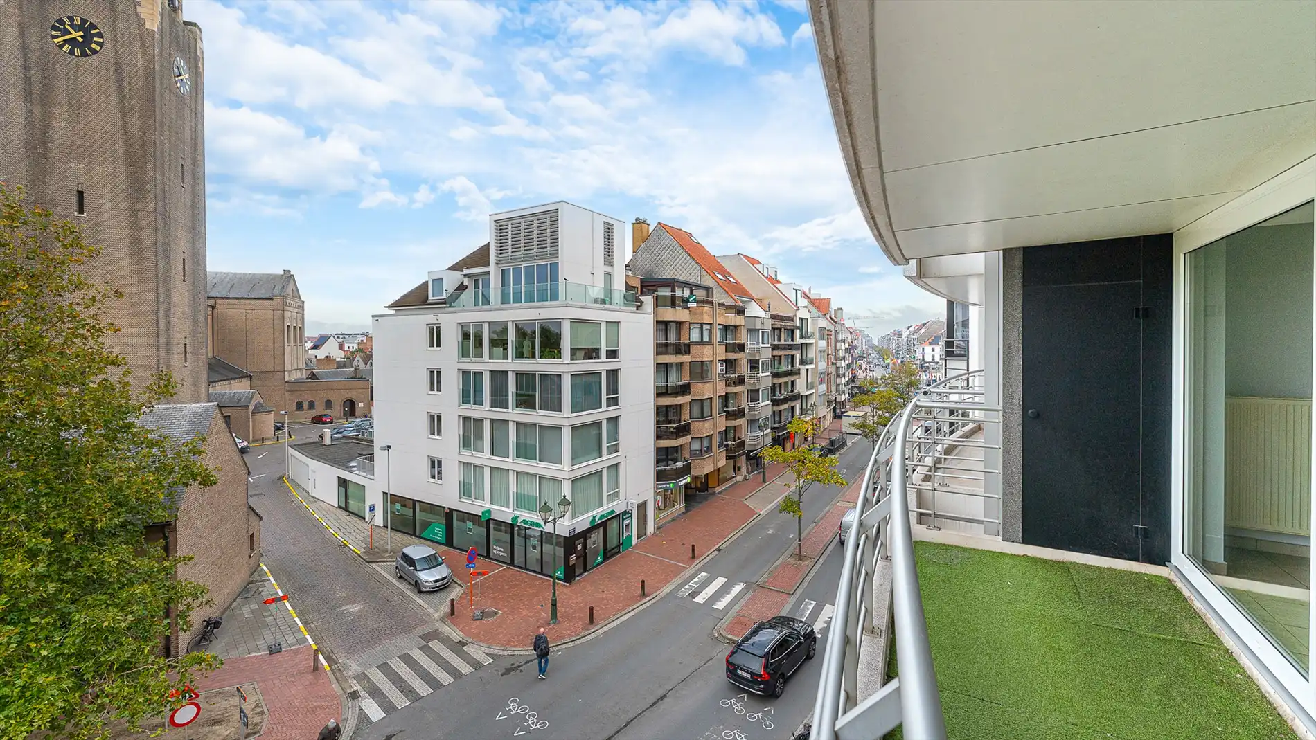 Ruim, breed appartement (105m²) te koop foto 10