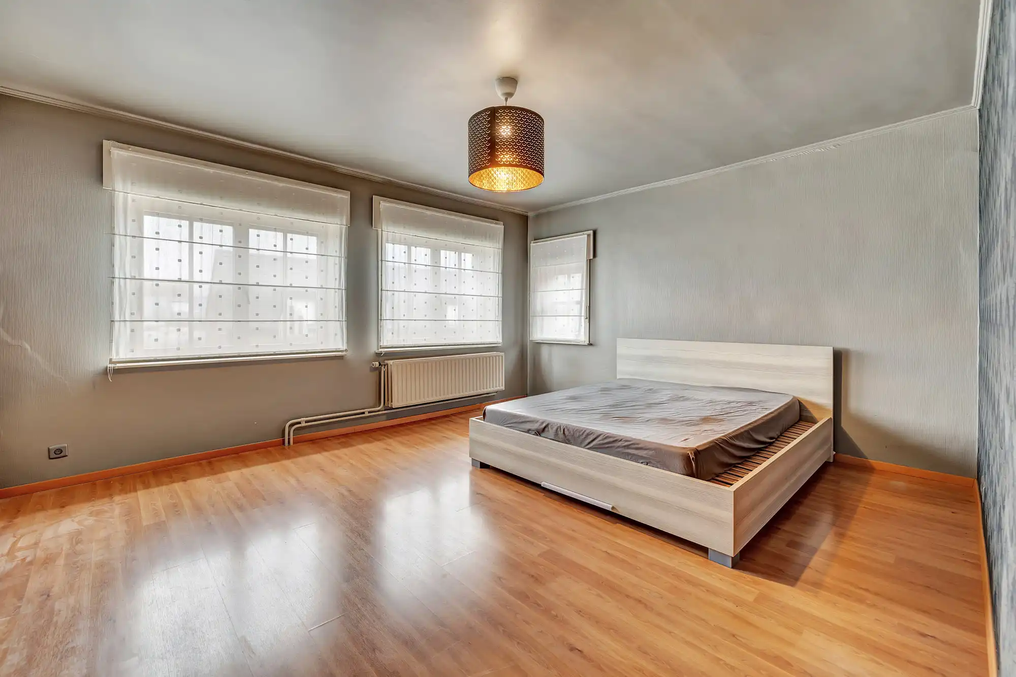 Instapklare woning met ruime garage foto 11