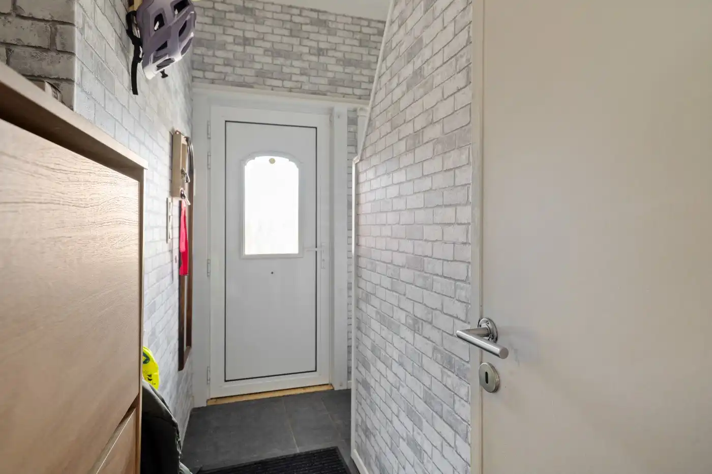 Toffe halfopen ééngezinswoning met 2 slpk., garage/werkplaats én ruime tuin foto 9