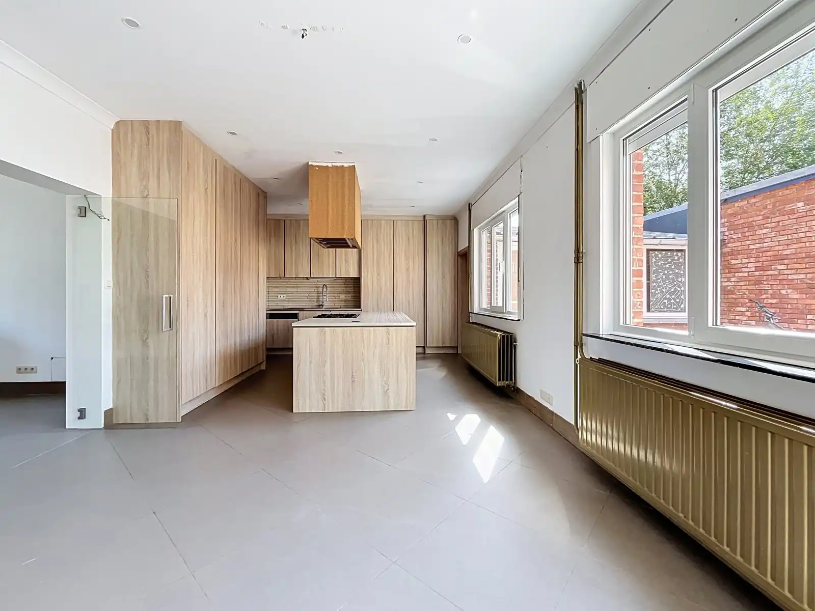 Charmante en opgefriste woning te Nieuwerkerken foto 4