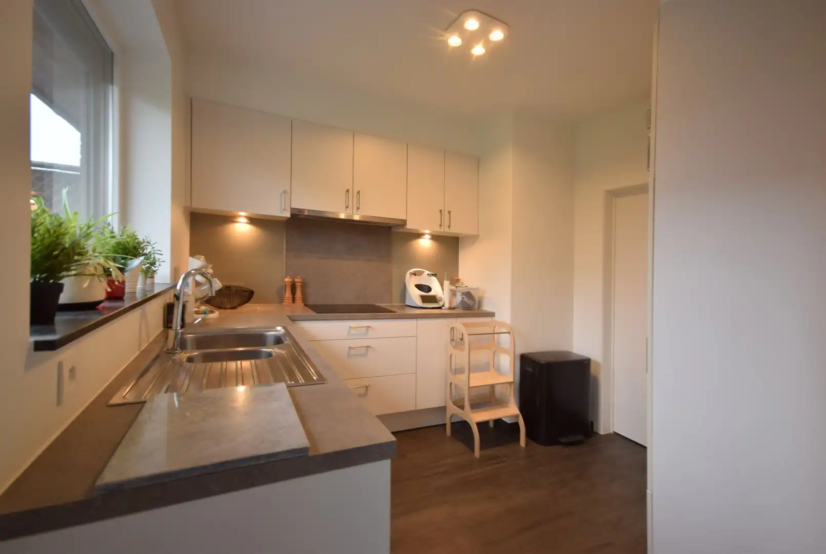 Ruime gezinswoning met drie slaapkamers en tuin  foto 5