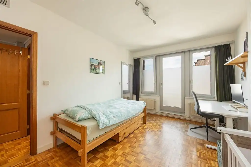 Instapklaar huis met ruime tuin  foto 21