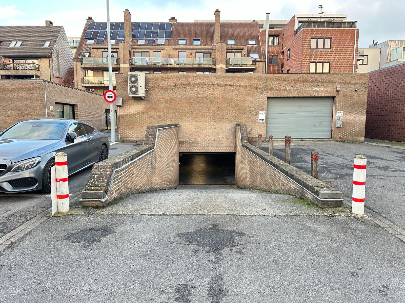 ONDERGRONDSE GARAGEBOX foto {{pictureIndex}}