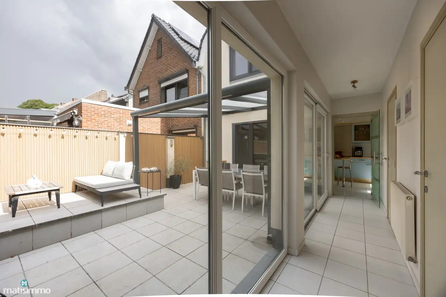 INSTAPKLAAR GERENOVEERDE WONING MET 3 SLAAPKAMERS, GARAGE, CARPORT EN PRACHTIGE TUIN NABIJ HET KANAAL EN DE MAAS IN LANAKEN foto 12