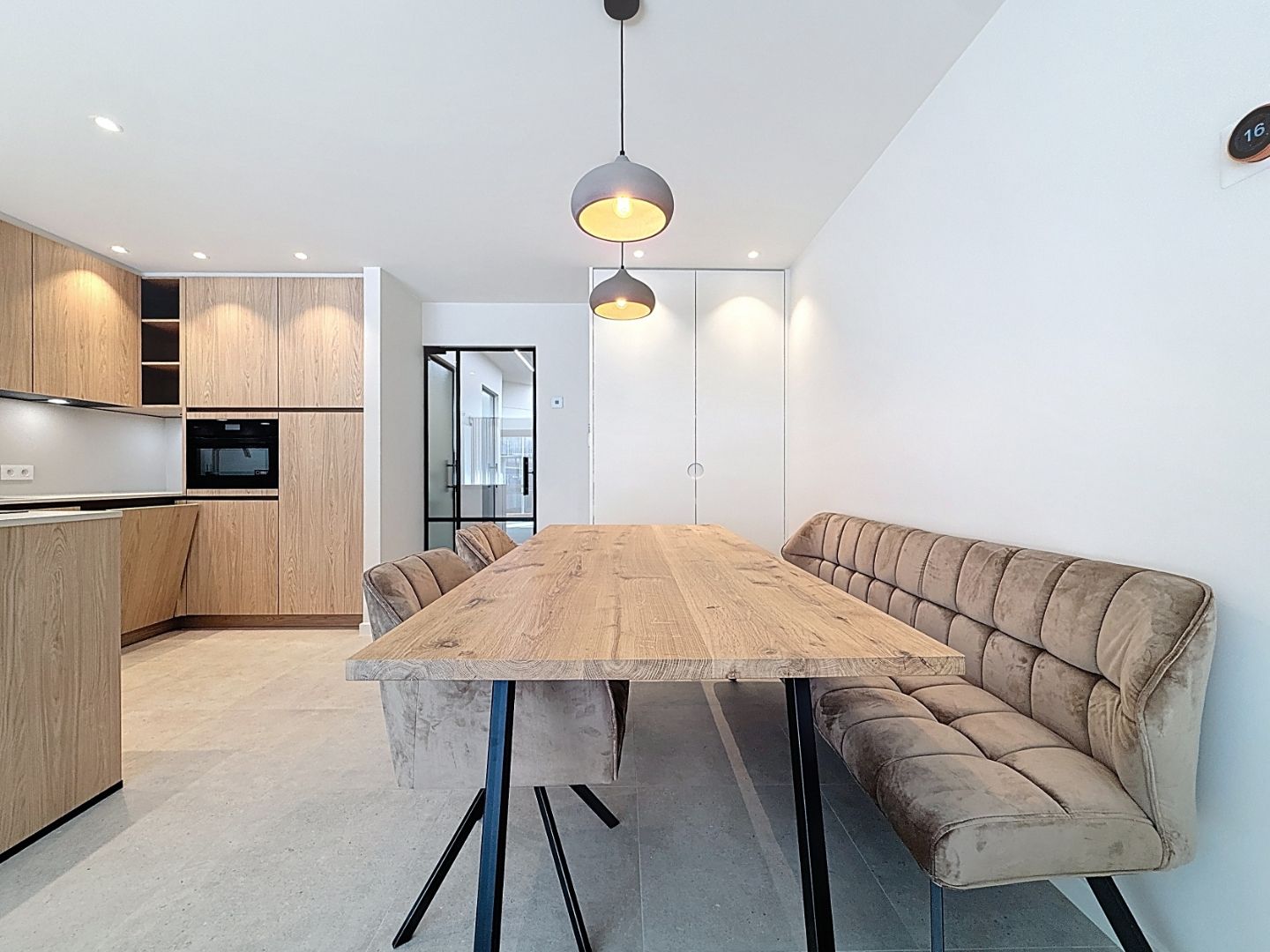 Stijlvol gerenoveerd appartement in Nieuwpoort foto 2