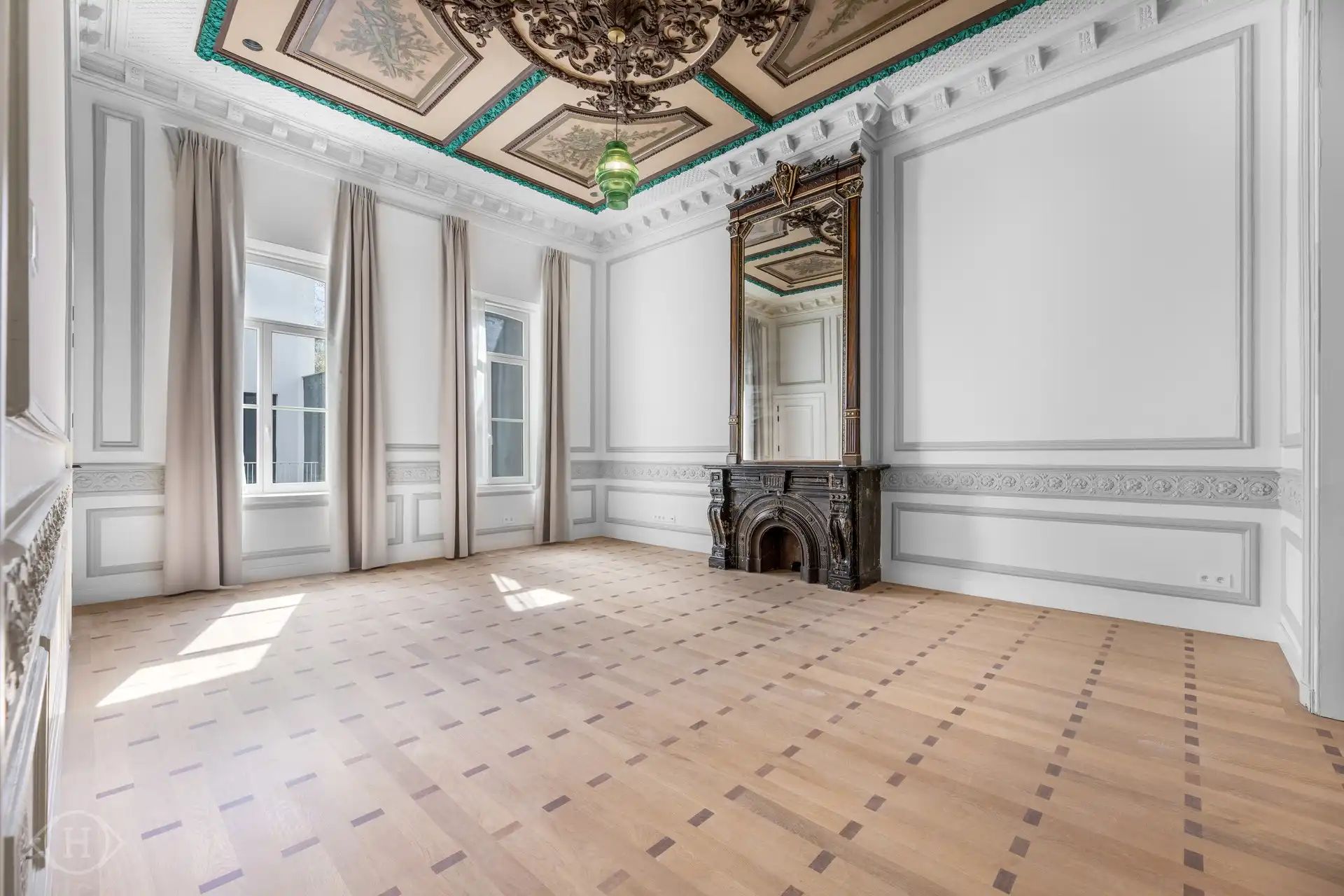Stijlvol historisch appartement op de Bondgenotenlaan foto {{pictureIndex}}