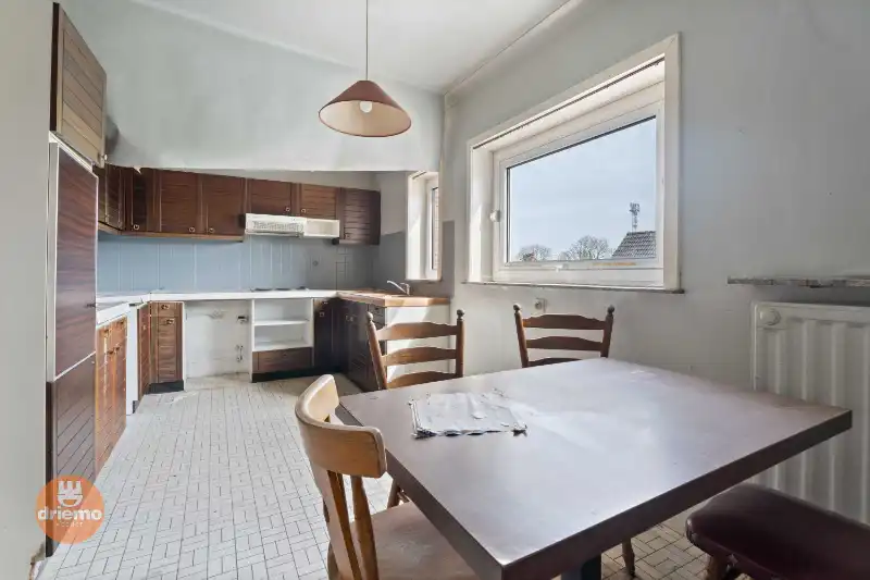 Ruime woning met handelspand foto 4