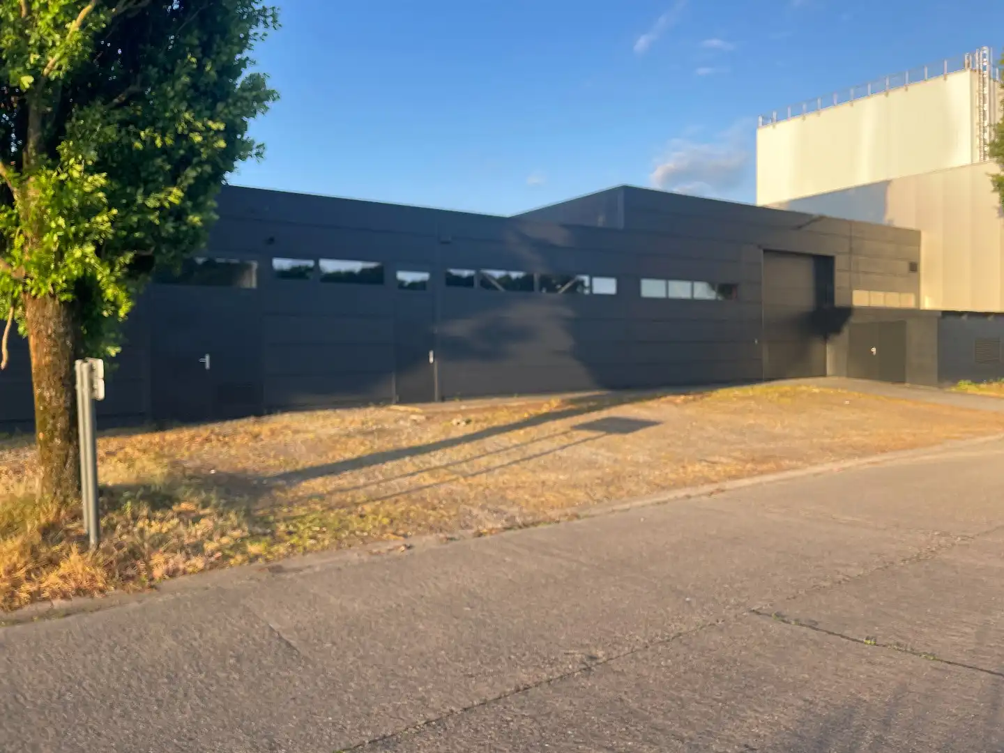 Industriële multifunctionele bedrijfsruimte van 1500m² in Hasselt met 2080 m² perceeloppervlakte en 50.00 parkeerplaatsen foto 7