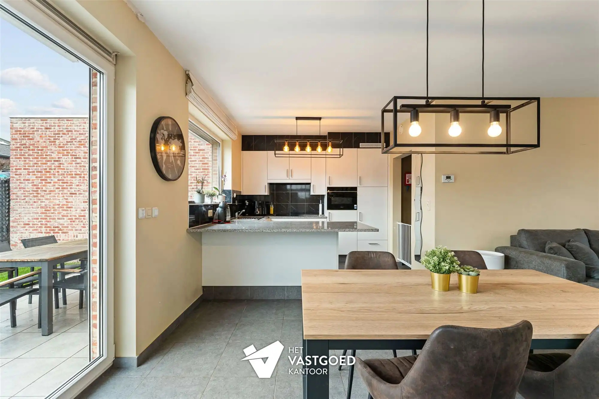 INSTAPKLARE WONING MET 4 SLAAPKAMERS RUSTIG GELEGEN TE LEOPOLDSBURG foto 10